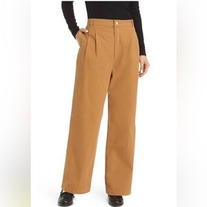 UNWORN Frame Pleated Wide-Leg Chinos in Camel Size 26